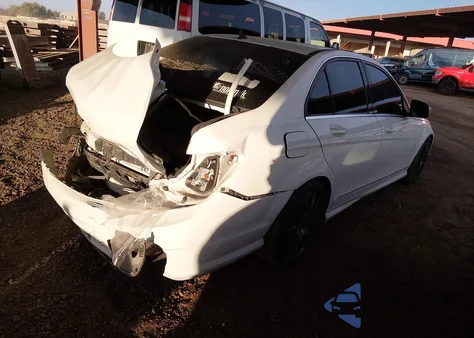 2009 Mercedes-Benz C 300 Sport z USA, uszkodzony, nr VIN WDDGF54X29R049913